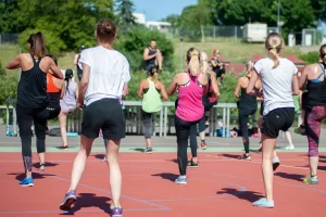 Home Laagdrempelige oefeningen en actieve gewoontes om fit te worden zonder naar de sportschool te gaan.