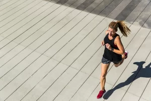 Home Begin de dag actief met een korte wandeling, rek- of hardloopsessie.
